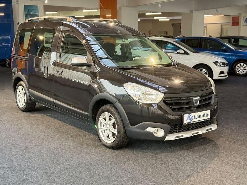Schwarz Gebraucht 2016 Dacia Dokker Stepway Van / Kleinbus | 11.350 € (Guter Preis) - Bild 1/4