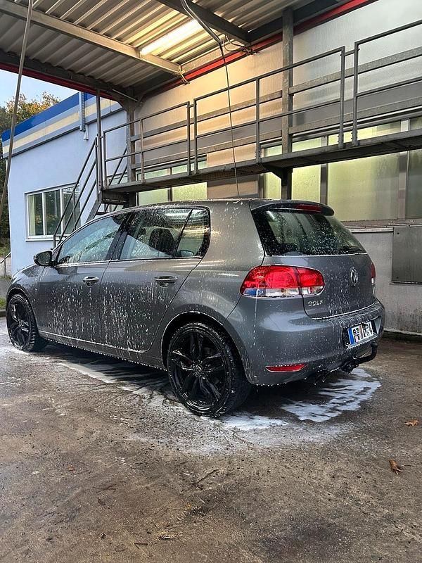 Grau Gebraucht 2010 VW Golf VI Kleinwagen | 4.900 € - Bild 1/4