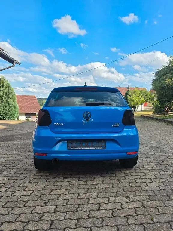 Gebraucht VW Polo 90 PS (66 kW) 2014 Blau Limousine