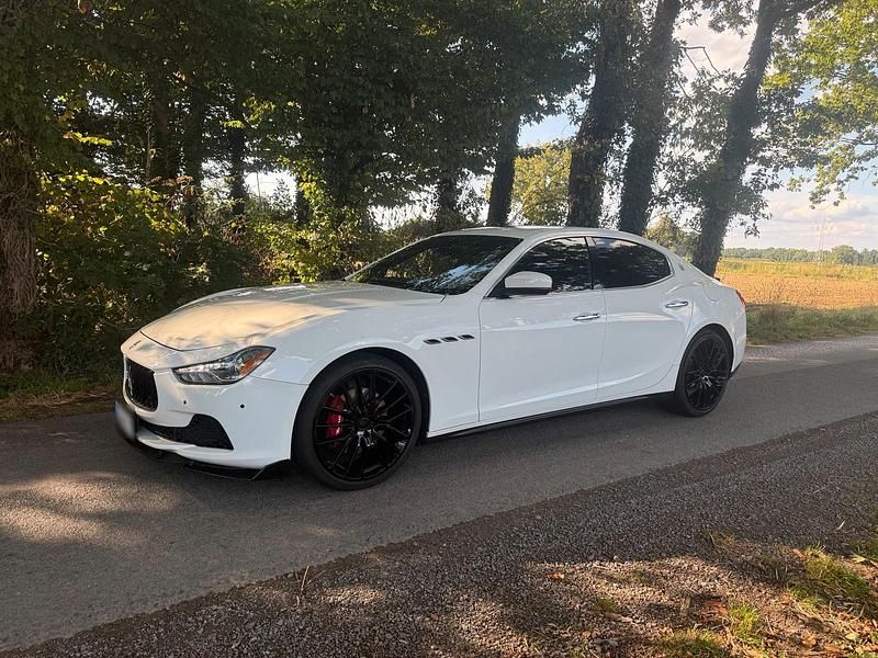 Gebraucht Maserati Ghibli 350 PS (257 kW) 2017 Weiß Limousine
