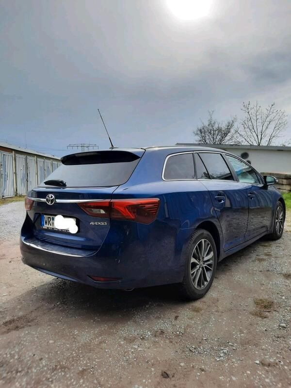 Blau Gebraucht 2017 Toyota Avensis Kombi | 16.400 € (Fairer Preis) - Bild 1/4