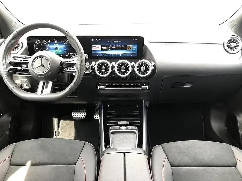 Gebraucht Mercedes GLA250 163 PS (119 kW) 2025 Schwarz metalliclack kosmosschwarz SUV
