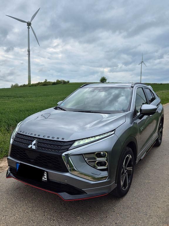 Grau Gebraucht 2023 Mitsubishi Eclipse Cross Select SUV | 25.790 € (Etwas zu teuer) - Bild 1/4