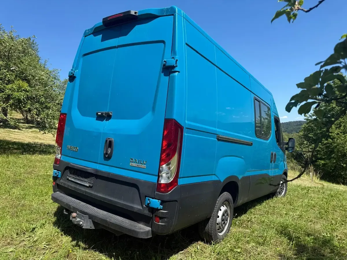 Gebraucht Iveco Daily 170 PS (125 kW) 2016 Blau Van / Kleinbus