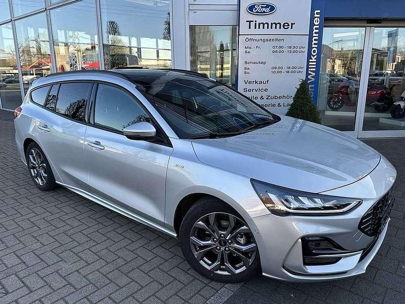 Polar silber metallic Gebraucht 2024 Ford Focus ST-Line Kombi | 24.440 € (Superpreis) - Bild 1/4