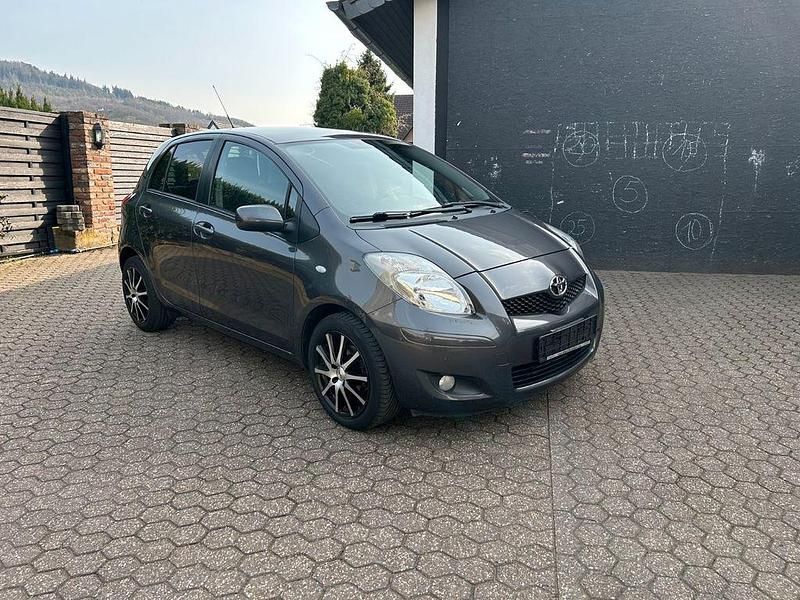 Gebraucht Toyota Yaris Sol 101 PS (74 kW) 2009 Grau Kleinwagen