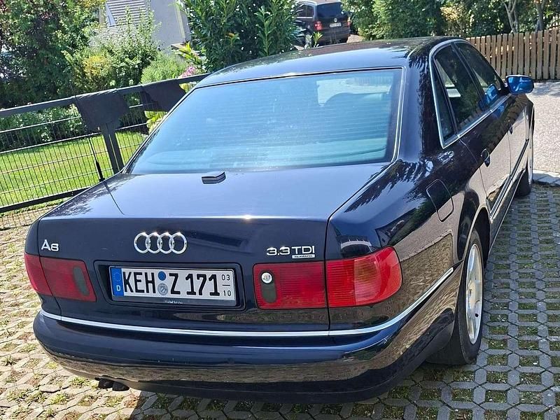 Blau Gebraucht 2001 Audi A8 Limousine | 7.500 € - Bild 1/4
