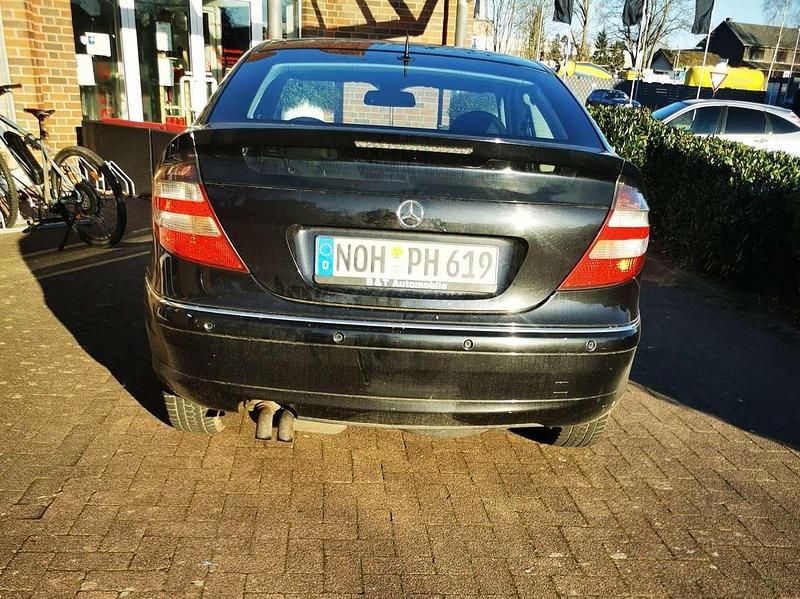 Gebraucht Mercedes C220 150 PS (110 kW) 2007 Schwarz Coupé