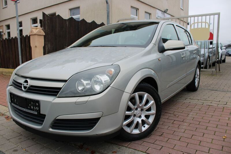 Grau Gebraucht 2005 Opel Astra Edition Limousine | 2.499 € (Fairer Preis) - Bild 1/4
