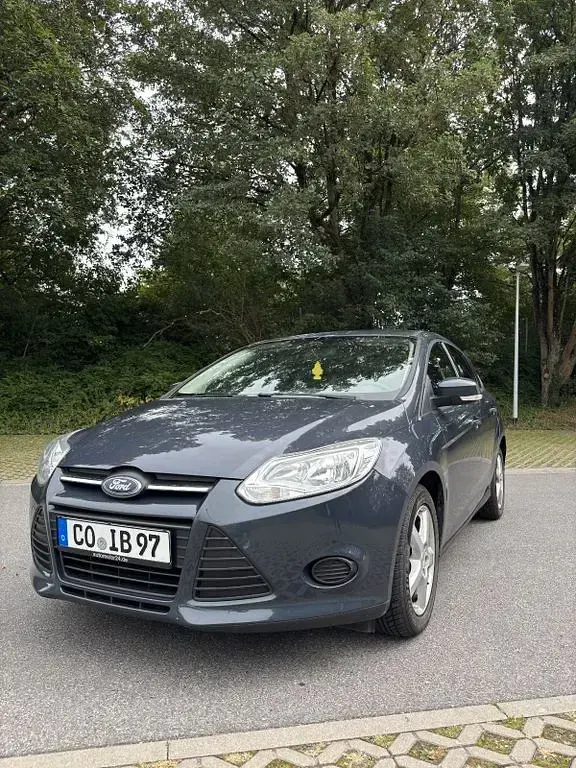 Gebraucht Ford Focus 101 PS (74 kW) 2013 Blau Limousine