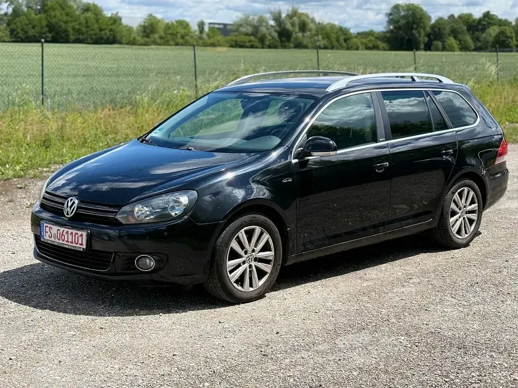 Gebraucht VW Golf VI Style 140 PS (102 kW) 2011 Ebenholzschwarz Kleinwagen