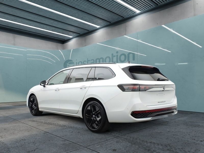 Gebraucht VW Passat Style 150 PS (110 kW) 2024 Weiß Van / Kleinbus