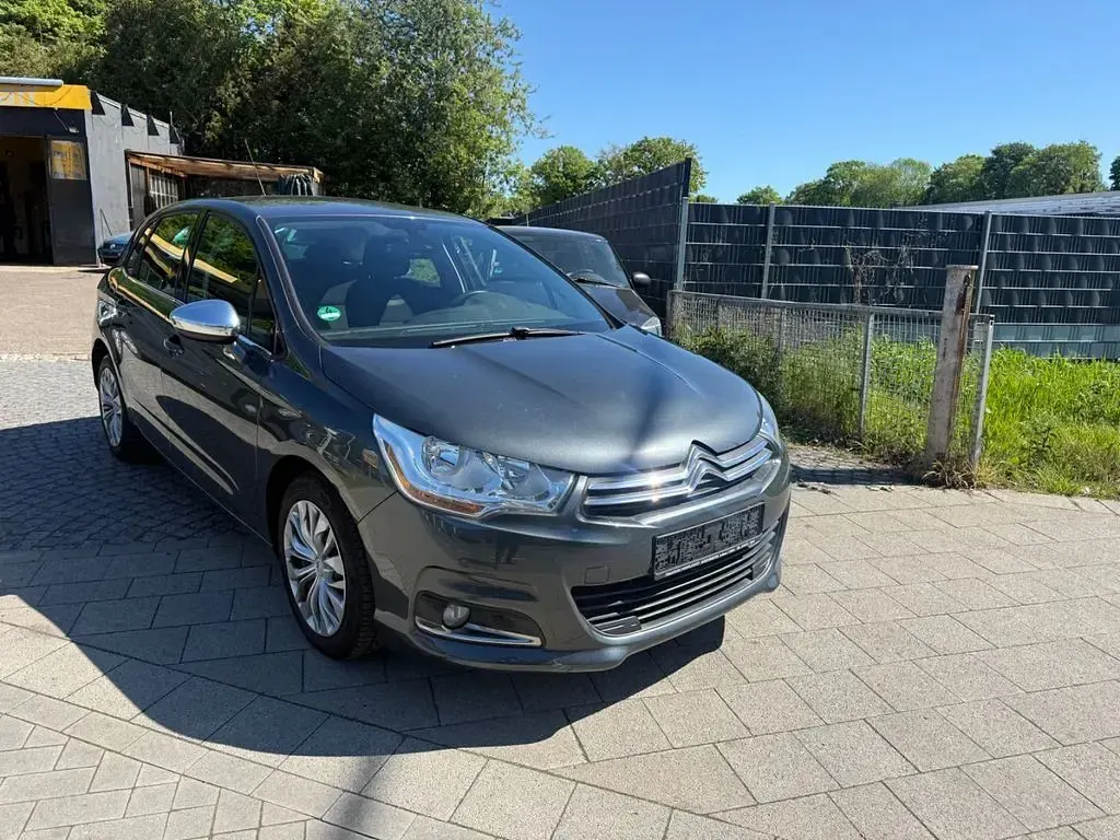 Gebraucht Citroën C4 SELECTION 120 PS (88 kW) 2014 Grau Limousine