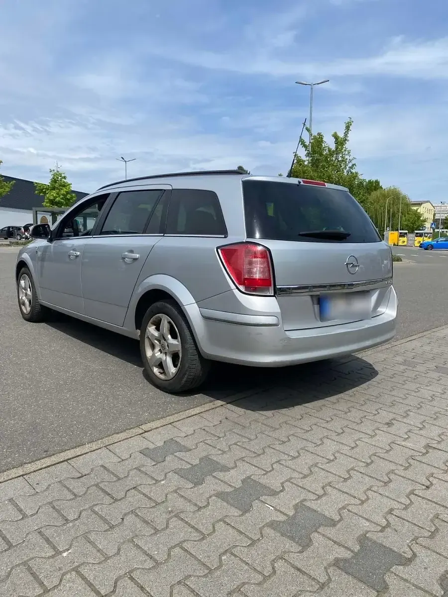 Gebraucht Opel Astra 110 PS (80 kW) 2010 Silber Kombi
