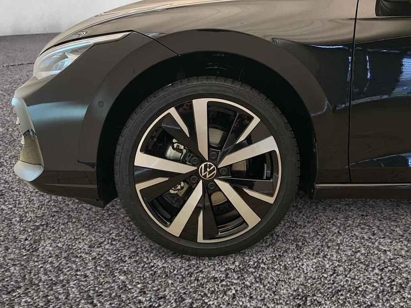 Neu VW Golf VIII Style 150 PS (110 kW) 2025 Grenadillschwarz metallic Limousine