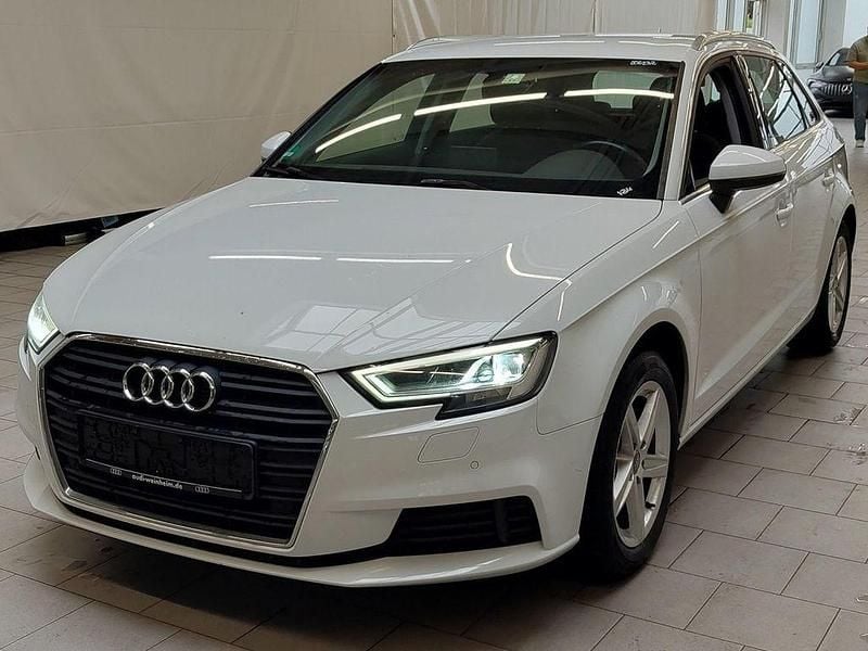 Weiß Gebraucht 2016 Audi A3 Sportback Limousine | 15.450 € (Fairer Preis) - Bild 1/4