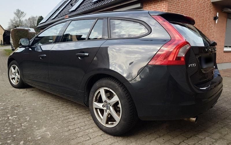 Gebraucht Volvo V60 Kinetic 114 PS (83 kW) 2012 Grau Kombi
