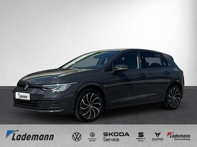 Uranograu Gebraucht 2022 VW Golf VIII Life Limousine | 20.659 € (Fairer Preis) - Bild 1/4