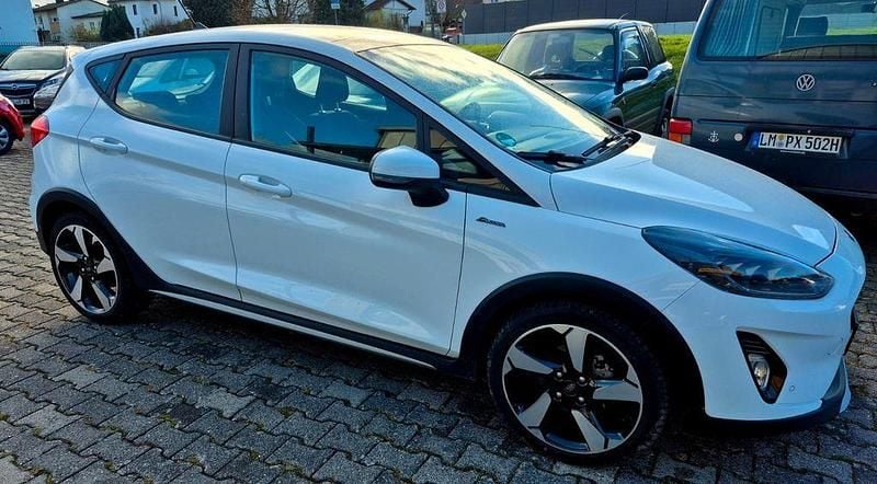 Gebraucht Ford Fiesta Active X 155 PS (114 kW) 2021 Weiß Limousine
