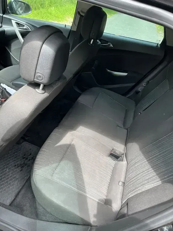 Gebraucht Opel Astra Edition 110 PS (80 kW) 2011 Schwarz Kombi