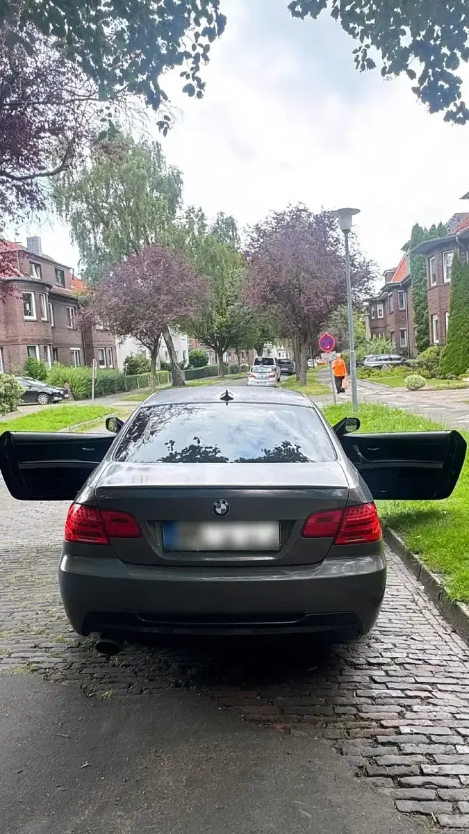 Gebraucht BMW 320 163 PS (119 kW) 2011 Grau Coupé