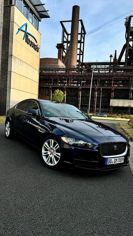 Blau Gebraucht 2019 Jaguar XE Limousine | 12.600 € (Fairer Preis) - Bild 1/4