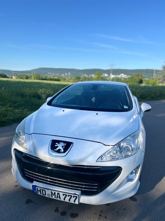 Weiß Gebraucht 2010 Peugeot 308 CC Premium Cabrio | 10.850 € (Teuer) - Bild 1/4