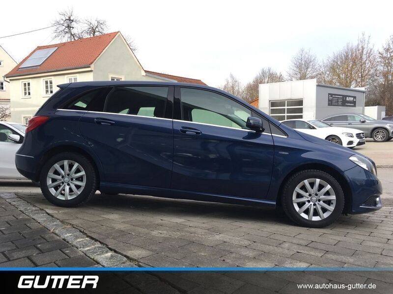 Gebraucht Mercedes B180 109 PS (80 kW) 2012 Blau Van / Kleinbus