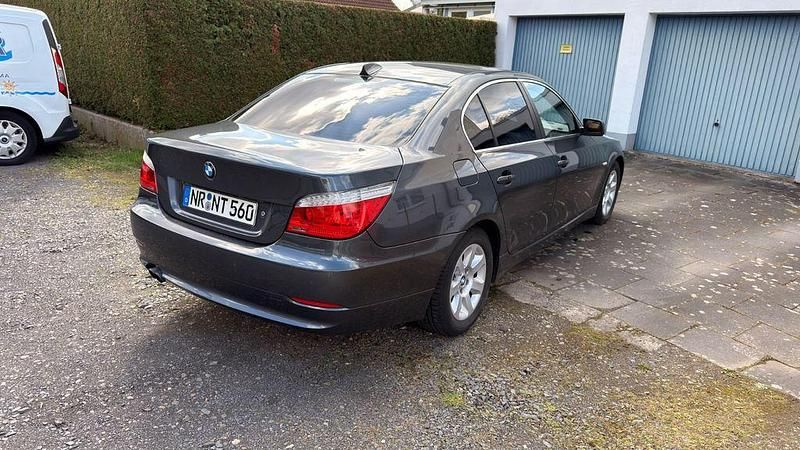 Gebraucht BMW 523 190 PS (139 kW) 2007 Grau Limousine