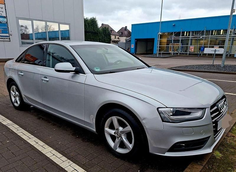 Silber Gebraucht 2012 Audi A4 Ambition Limousine | 8.500 € (Fairer Preis) - Bild 1/4