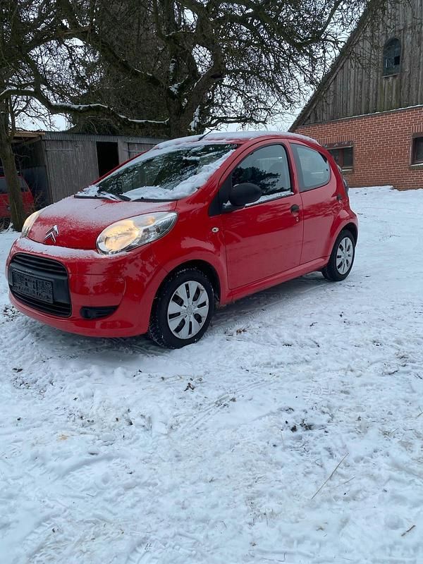 Rot Gebraucht 2010 Citroën C1 Kleinwagen | 1.100 € (Guter Preis) - Bild 1/4