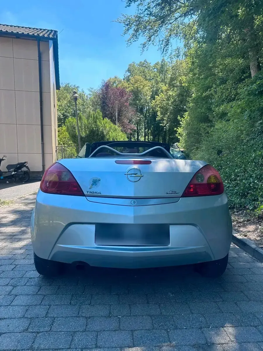 Gebraucht Opel Tigra 90 PS (66 kW) 2008 Silber Cabrio