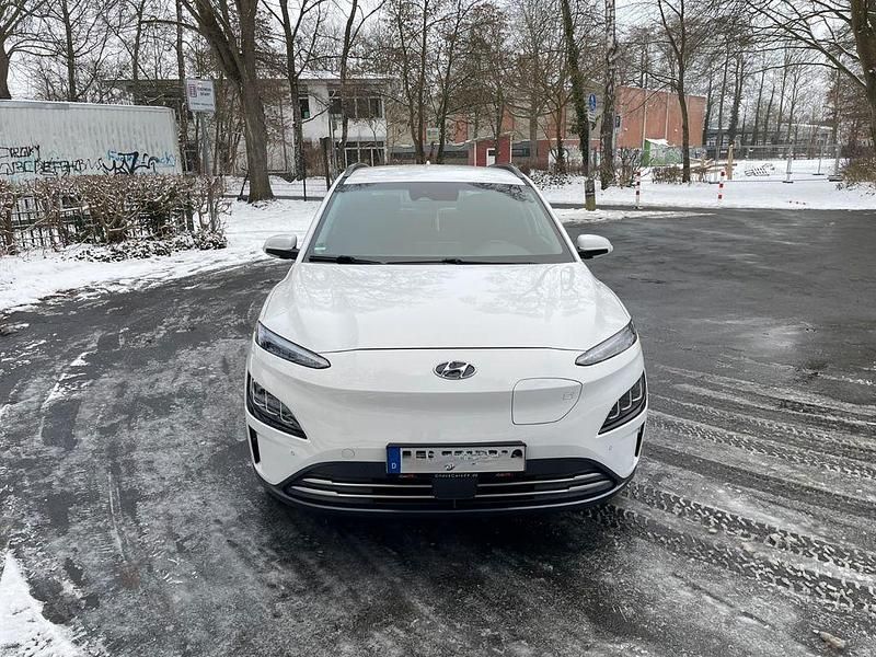 Weiß Gebraucht 2021 Hyundai Kona Trend SUV | 14.800 € (Guter Preis) - Bild 1/4