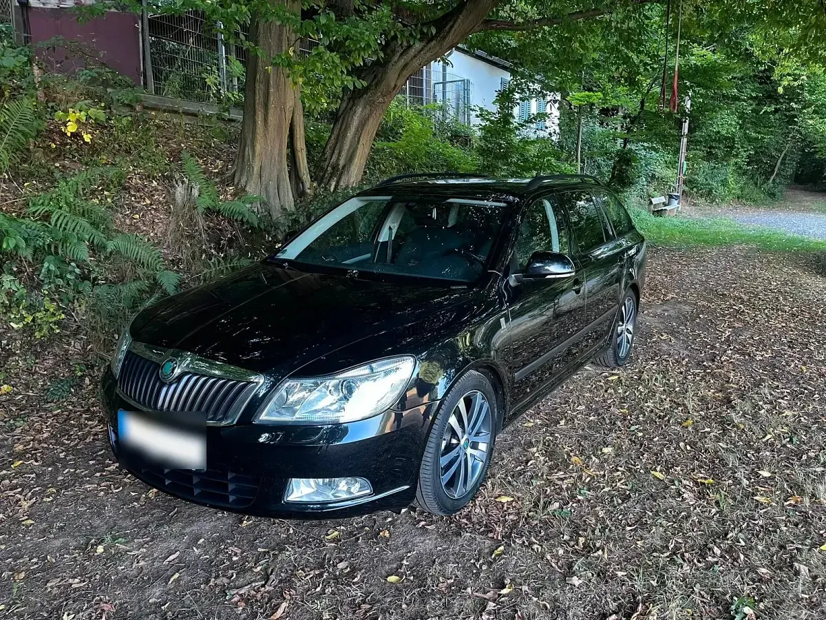 Gebraucht Skoda Octavia 122 PS (89 kW) 2012 Schwarz Kombi