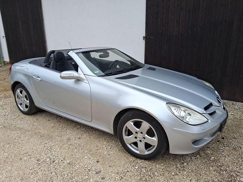 Second-hand Mercedes SLK200 163 CP (119 kW) 2006 Argintiu Cabrio