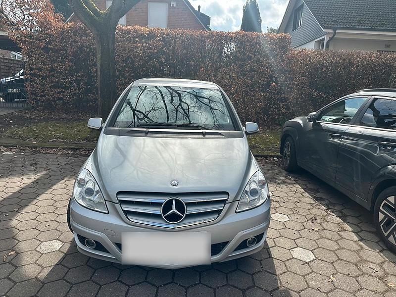 Gebraucht Mercedes B180 116 PS (85 kW) 2010 Silber Van / Kleinbus