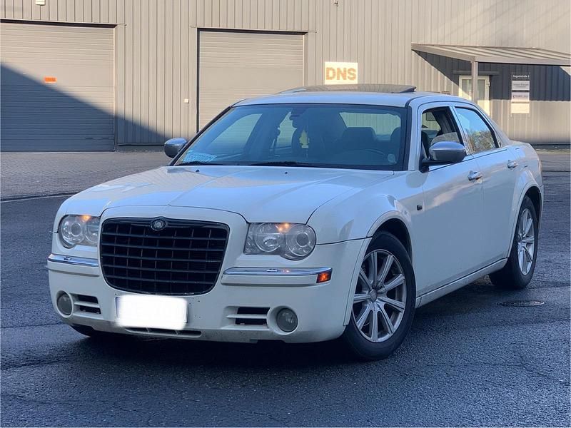 Weiß Gebraucht 2007 Chrysler 300C Limousine | 3.800 € (Fairer Preis) - Bild 1/4