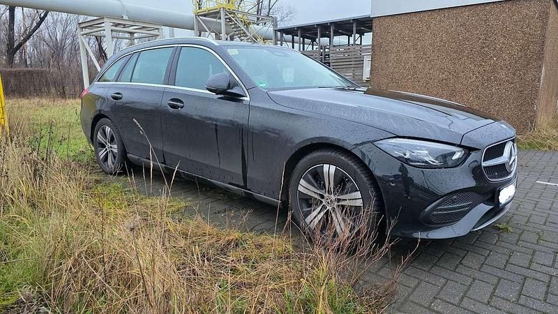 Gebraucht Mercedes C300 265 PS (194 kW) 2023 Schwarz Kombi