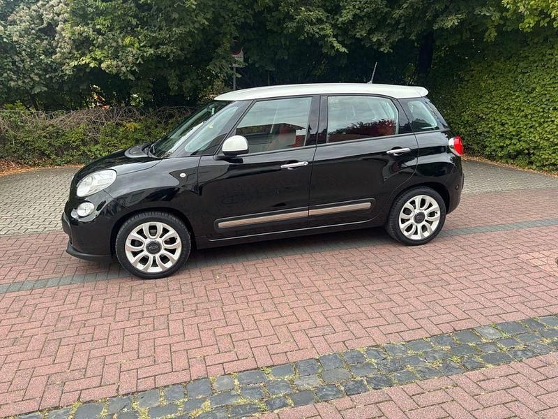 Schwarz Gebraucht 2014 Fiat 500L Lounge Van / Kleinbus | 6.700 € (Fairer Preis) - Bild 1/4