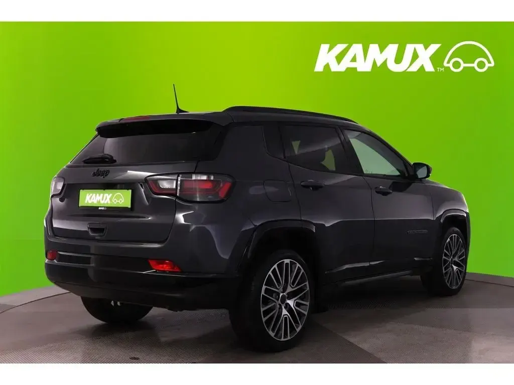 Gebraucht Jeep Compass Summit 131 PS (96 kW) 2025 Silber / grau SUV