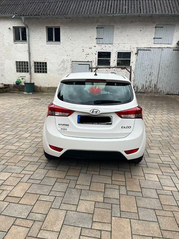 Gebraucht Hyundai ix20 Edition 90 PS (66 kW) 2012 Weiß Kleinwagen
