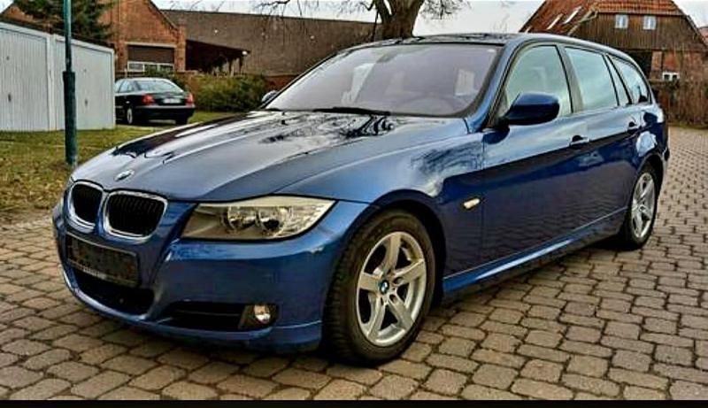 Gebraucht BMW 320 170 PS (125 kW) 2010 Blau Kombi