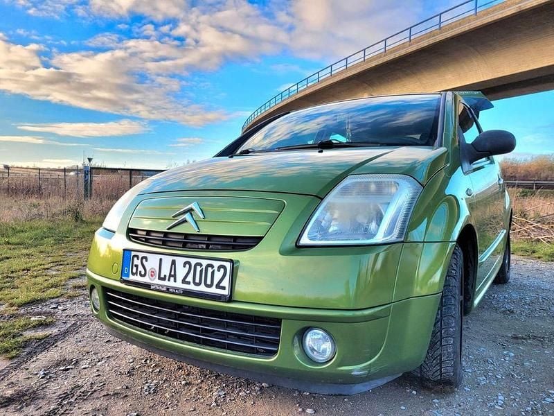 Grün Gebraucht 2006 Citroën C2 Comfort Kleinwagen | 1.309 € (Fairer Preis) - Bild 1/4