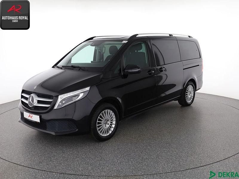 Obsidianschwarz Gebraucht 2019 Mercedes V220 Van / Kleinbus | 43.880 € (Fairer Preis) - Bild 1/4