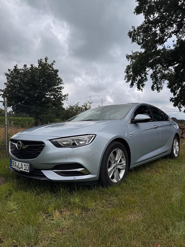 Grau Gebraucht 2017 Opel Insignia Innovation Limousine | 14.500 € (Etwas zu teuer) - Bild 1/4