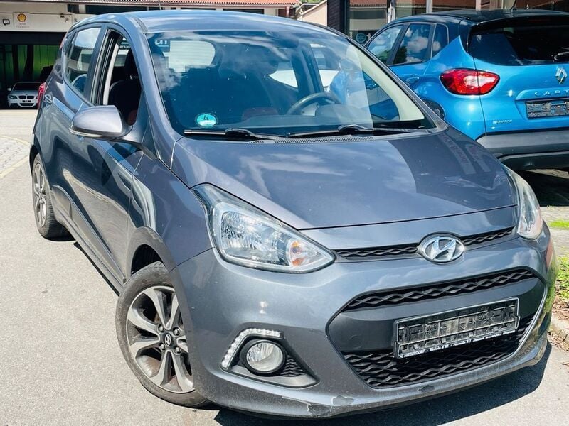 Grau Gebraucht 2014 Hyundai i10 Edition Kleinwagen | 3.999 € (Superpreis) - Bild 1/4