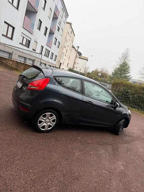 Gebraucht Ford Fiesta 85 PS (62 kW) 2010 Grau Kleinwagen