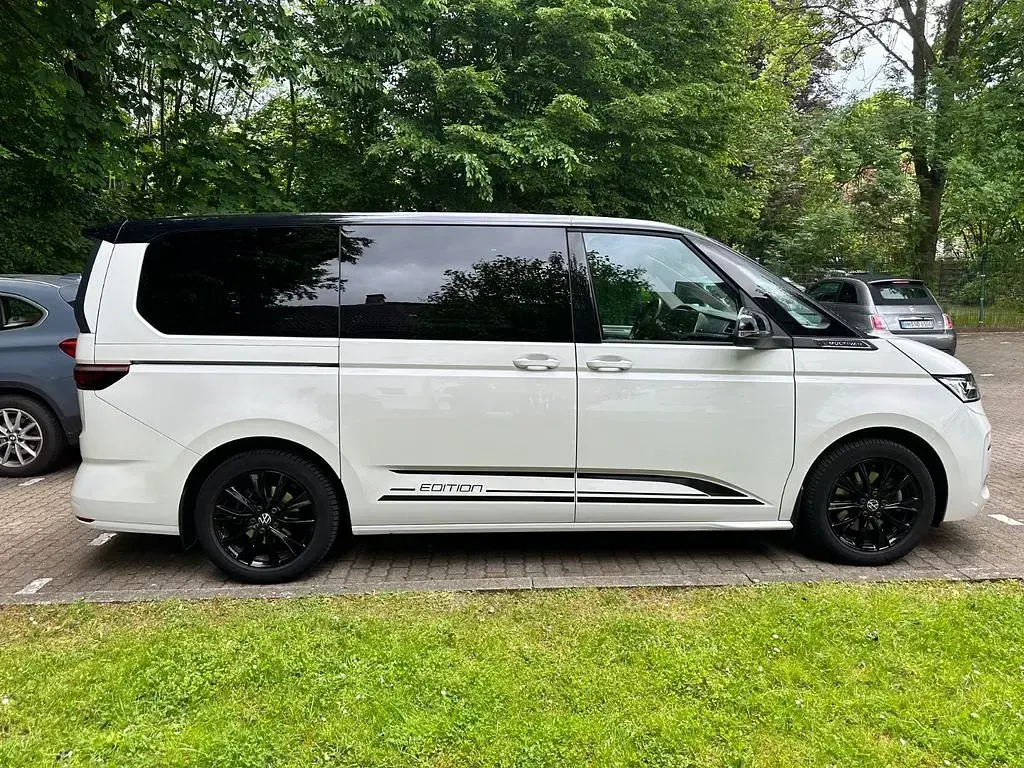 Gebraucht VW Multivan Edition 204 PS (150 kW) 2023 Weiß Van / Kleinbus