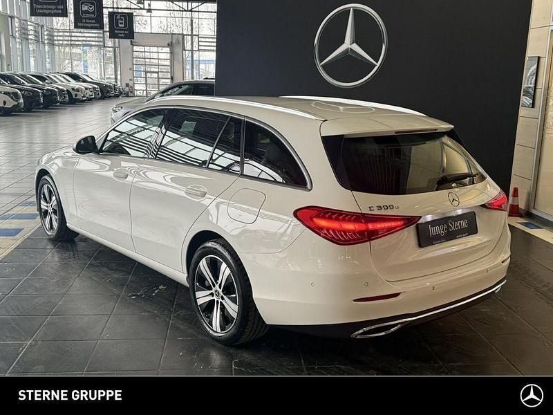 Gebraucht Mercedes C300e 204 PS (150 kW) 2022 Unilack polarweiß Kombi