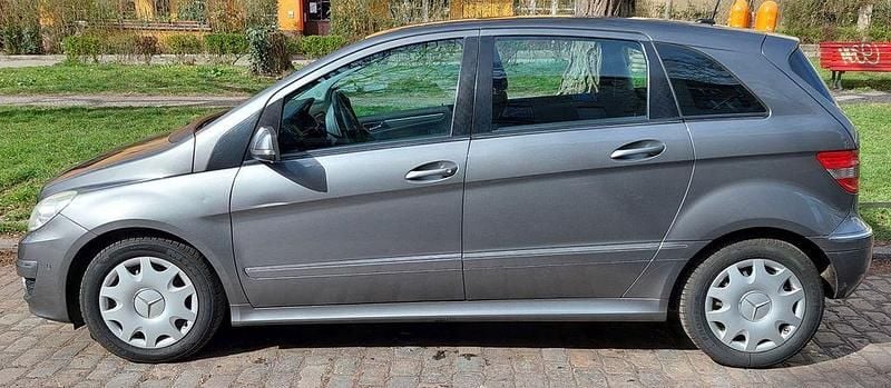 Gebraucht Mercedes B180 109 PS (80 kW) 2008 Grau Van / Kleinbus